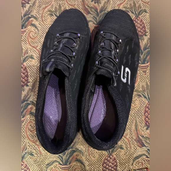 - 5 for $25- Skechers size 8.5 black and gray - Picture 8 of 16